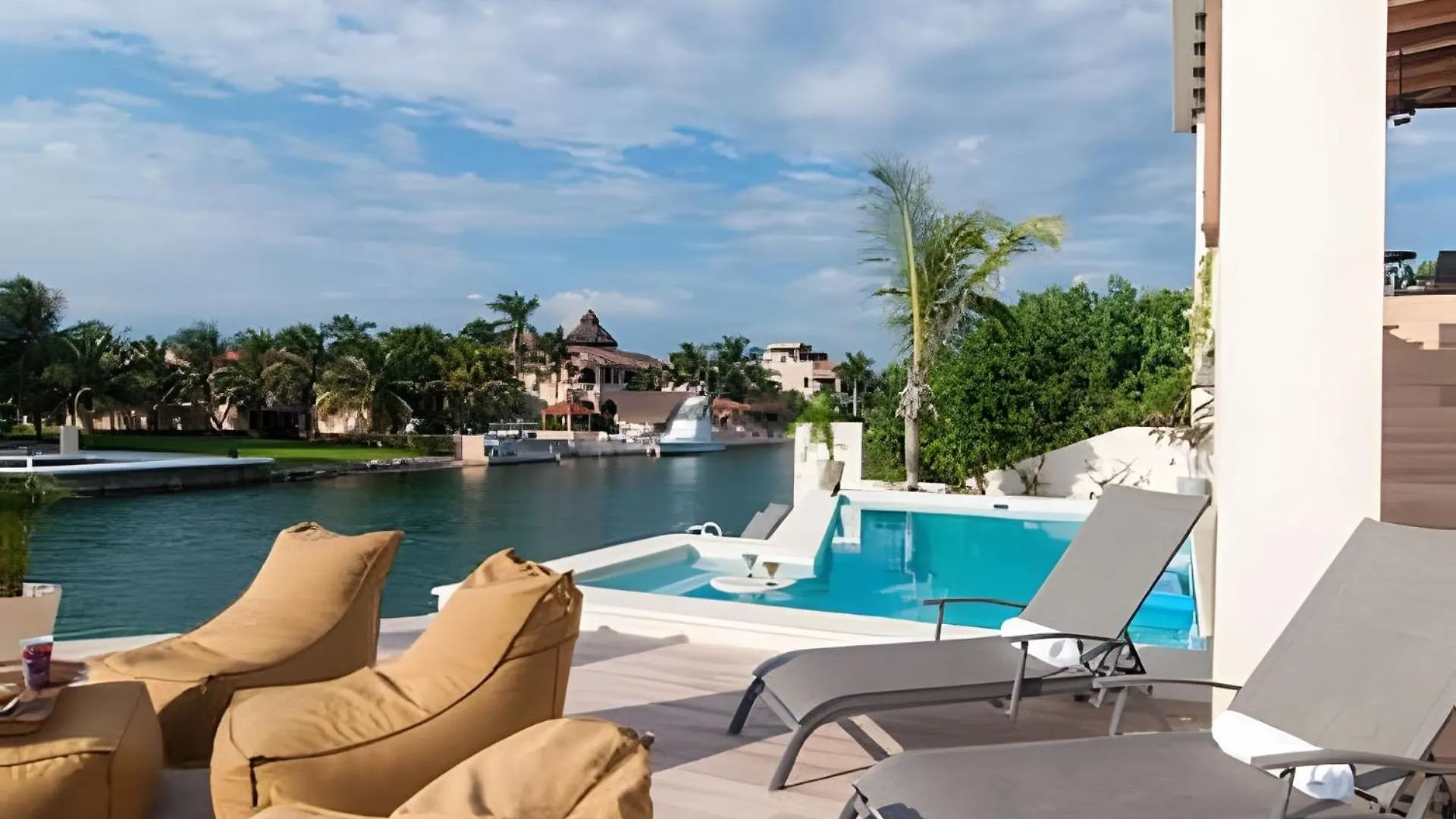 Casa La Torre, Luxury Private Oceanfront Villa Puerto Aventuras