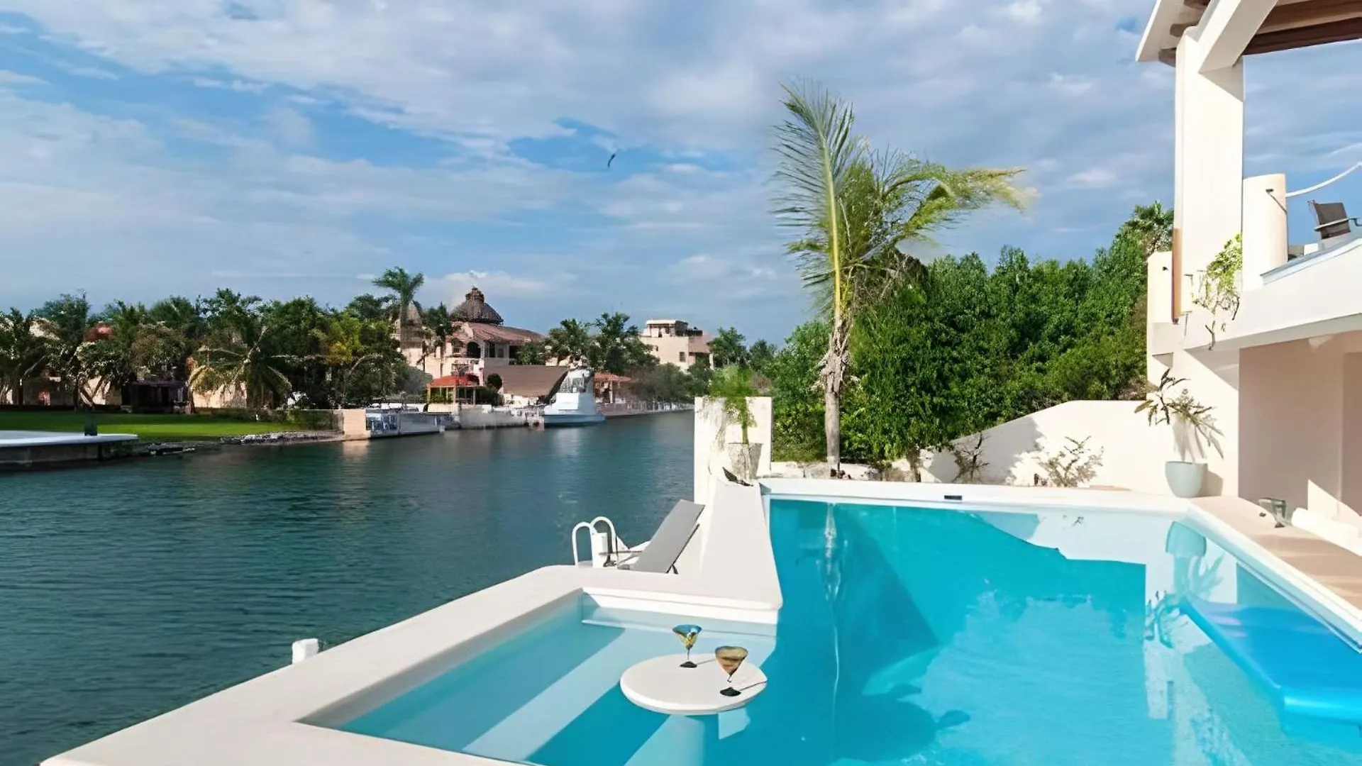 Casa La Torre, Luxury Private Oceanfront Villa Puerto Aventuras
